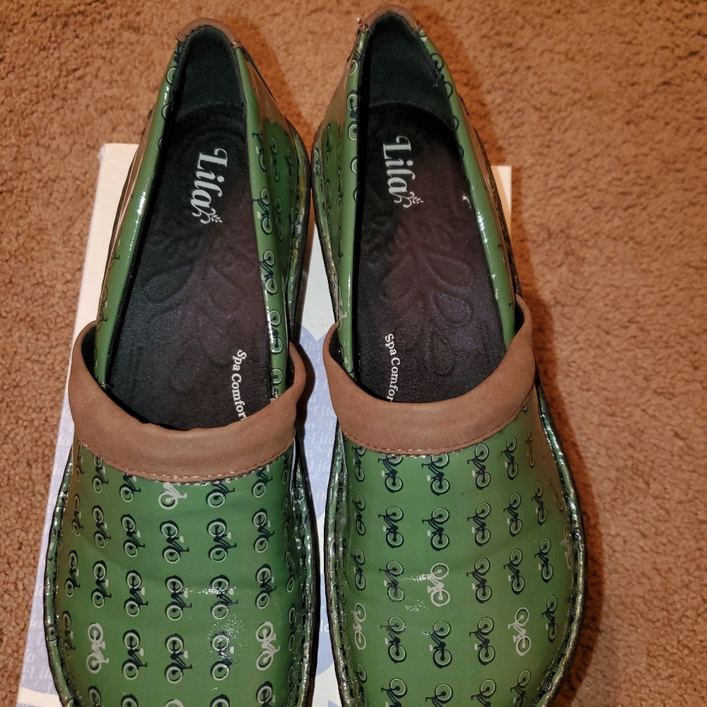 Womens clogs